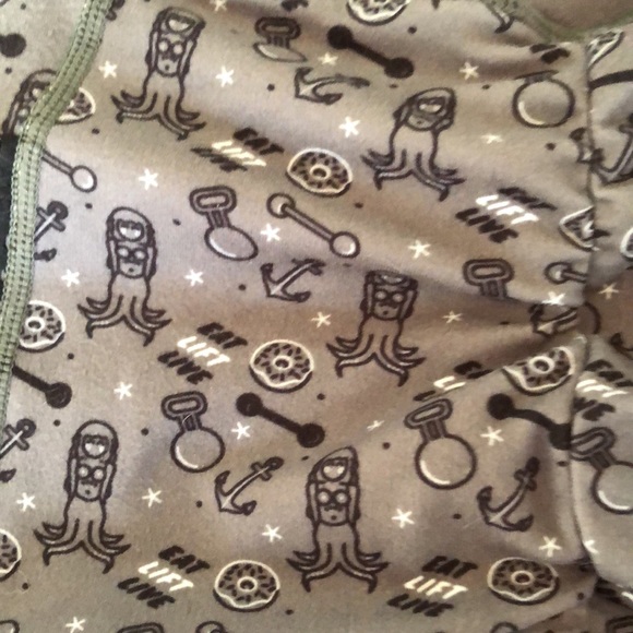 DNDL booty shorts - Picture 2 of 4